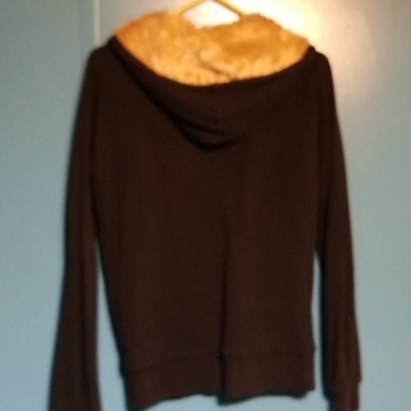 CLOSET CLEANOUT.   Thermal jacket with hood - Picture 4 of 6